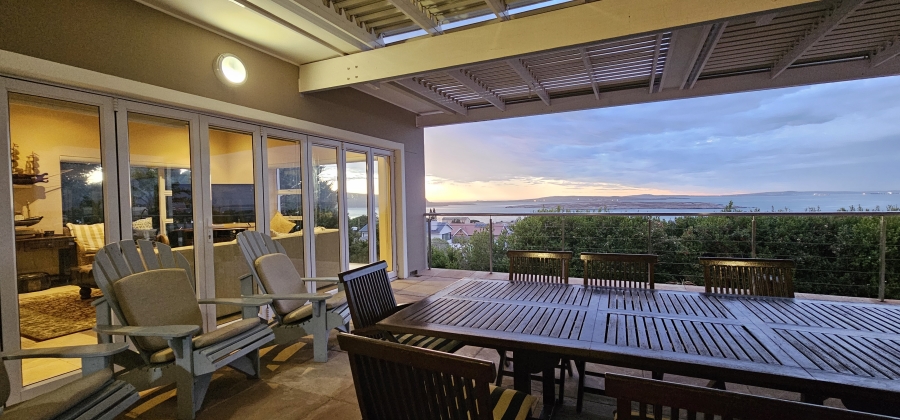 5 Bedroom Property for Sale in Middedorp Western Cape